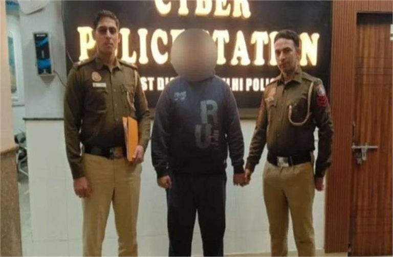 दिल्ली पुलिस ने साइबर ठग को दबोचा, सैकड़ों लड़कियों की तस्वीरें और वीडियो बरामद