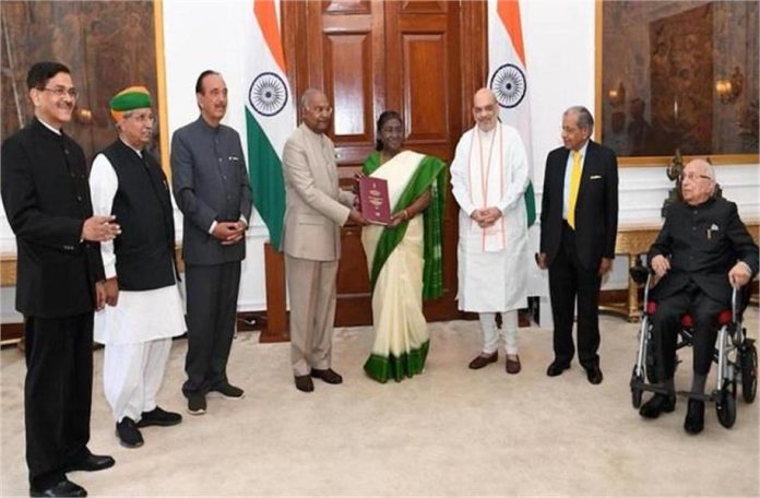 2025_1image_15_12_581582944amit-ll