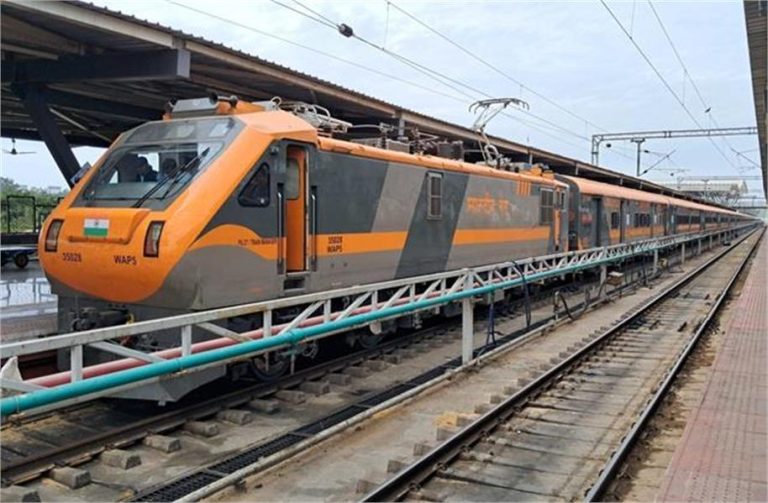 रेलवे ने दी गुडन्यूज, सभी कोचों में लगाए गए CCTV कैमरे, जानिए Amrit Bharat Train की खासियतें