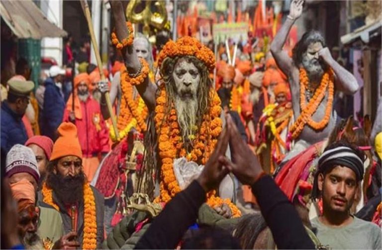 महाकुंभ 2025 : संगम में श्रद्धालुओं की अपार भीड़, पहले ही दिन 1 करोड़ श्रद्धालुओं ने लगाई डुबकी, सामने आई तस्वीरें