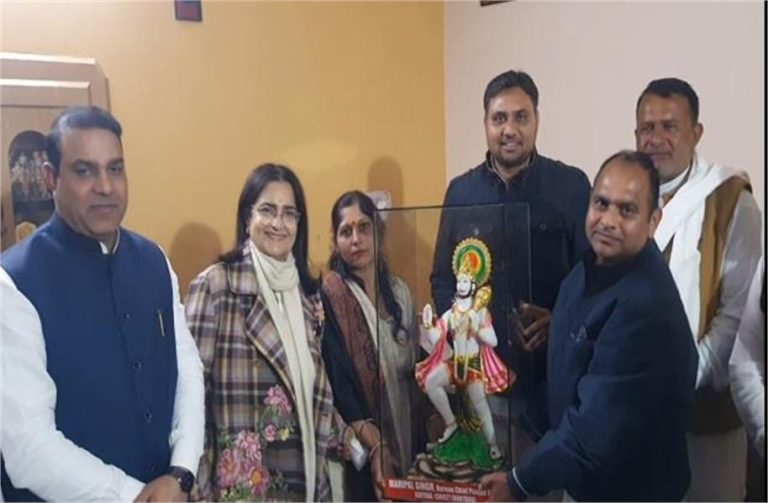 चौधरी बंसीलाल के साथी महिपाल सिंह से सांसद किरण चौधरी ने की मुलाकात, पुरानी यादें साझा कर हुई भावुक