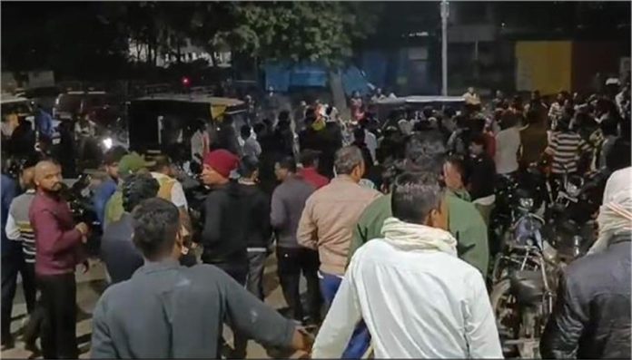 2025_1image_22_52_019128504ampllyfire-ll