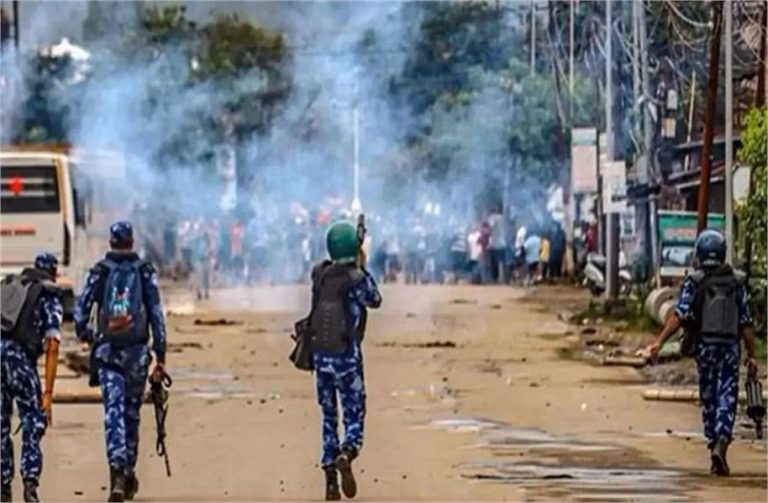 मणिपुर में फिर भड़की हिंसा की आग, भीड़ ने DC दफ्तर में किया हमला, SP जख्मी