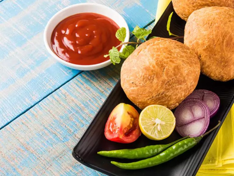 Besan Kachori: नाश्ते में बनाएं बेसन कचौरी, उंगलियां चाटते रह जाएंगे सभी