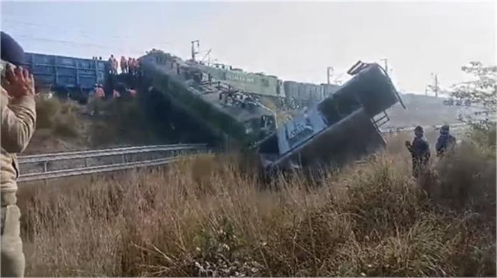 2025_2image_10_12_533056384trainaccident-ll