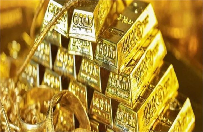 BUSINESS : सोना खरीदने वालों के लिए बड़ी खबर! कीमत में भारी गिरावट की उम्मीद, क्या 1.27 लाख तक चला जाएगा भाव?