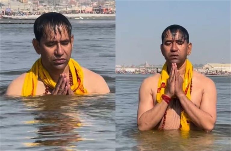 महाकुंभ: पीली धोती और कंधे पर गमछा…अब भोजपुरी स्टार ‘निरहुआ’ ने संगम में लगाई आस्था की डुबकी