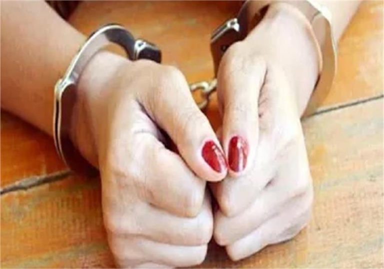 NATIONAL : बांग्लादेश बॉर्डर से फर्जी नोट की तस्करी करने वाली महिला गिरफ्तार, BMC चुनाव से पहले नेटवर्क का भंडाफोड़