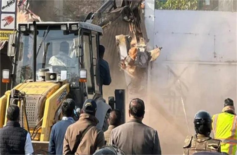 MP : 1000 पुलिसवालों संग 8 SDM और 1 KM तक बैरिकेडिंग… 110 दुकानों पर चला बुलडोजर