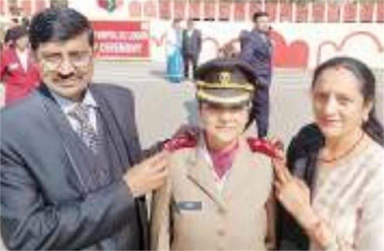 Hamirpur: नौहंगी की पुलकिता बनी लैफ्टिनेंट, क्षेत्र में खुशी का माहौल