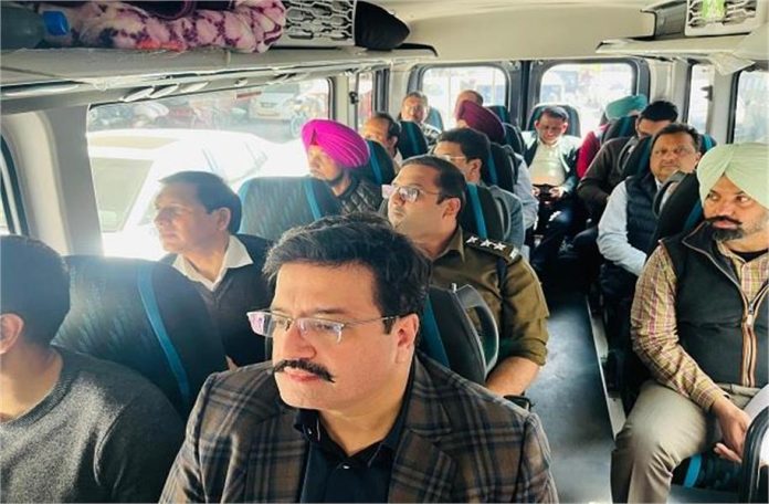 2025_2image_15_42_501900485ludhianatrafficjam-ll