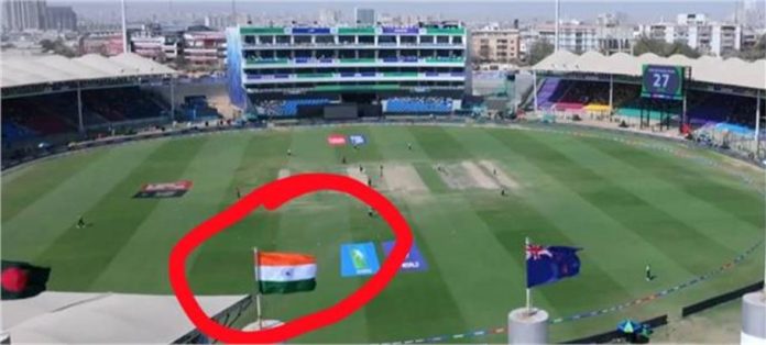 2025_2image_18_33_282843873karachiindianflag-ll