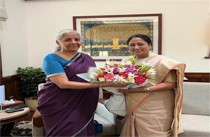 2025_3image_11_18_443586097rekha1-ll