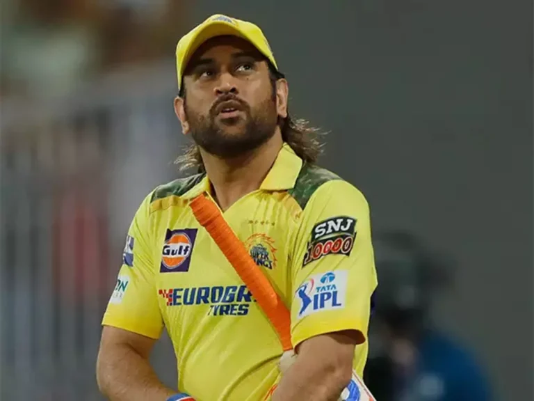 SPORTS : एमएस धोनी और इरफान पठान दोस्त या दुश्मन? धोनी के पूर्व मैनेजर ने ‘हुक्का विवाद’ पर तोड़ी चुप्पी