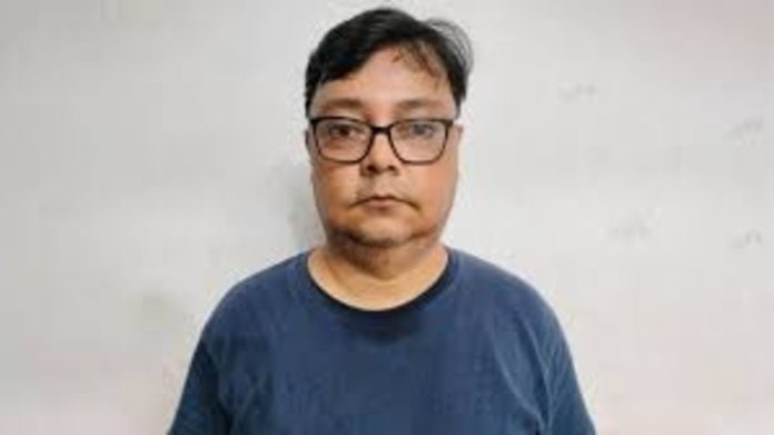 Noida_man_hammers_1743833880466_1743833887867