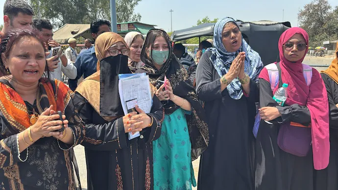 several-women-have-gathered-at-the-attari-wagah-border-after-india-suspended-all-visas-for-pakistani-254652120-16x9_0