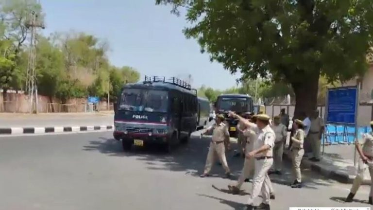 NATIONAL : जोधपुर एयरबेस पहुंचे 148 अवैध बांग्लादेशी नागरिक, जल्द होगी डिपोर्टेशन की कार्रवाई