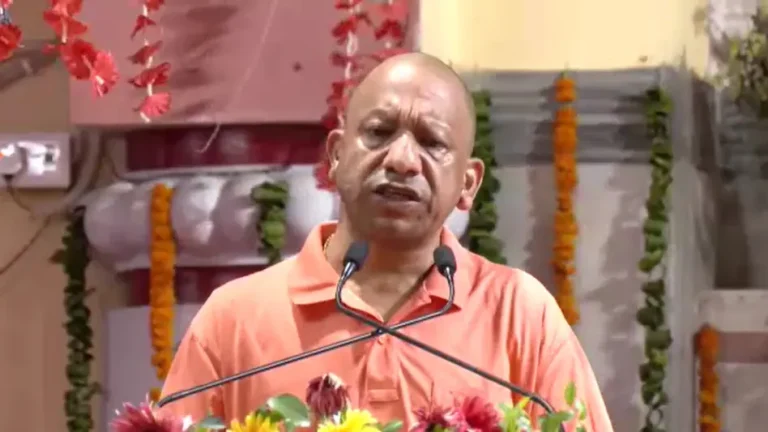 NATIONAL : ‘योगा से शरीर और मन दोनों रहता है स्वस्थ…’, गोरखपुर में 11वें योग दिवस पर बोले CM योगी