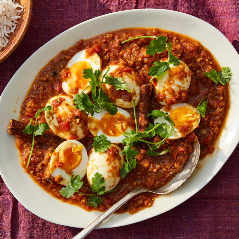 RECIPEE : बच्चों से लेकर बड़ों तक, सबको पसंद आएगी ये ढाबा स्टाइल Egg Curry रेसिपी