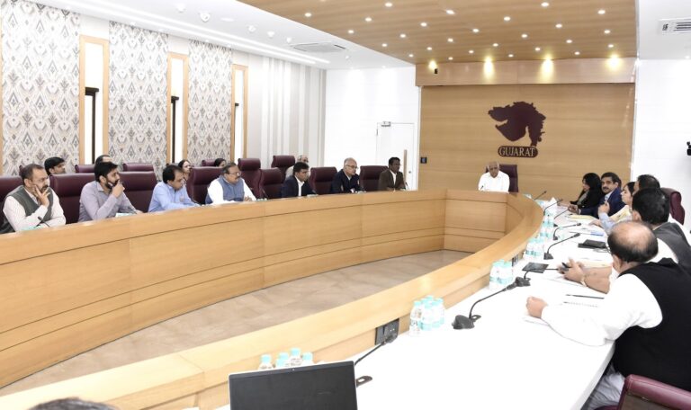 GANDHINAGAR : मुख्यमंत्री श्री भूपेन्द्र पटेल ने गांधीनगर शहर में टाइफाइड बीमारी फैलने के कारण उत्पन्न स्थिति की सर्वग्राही समीक्षा के लिए उच्चस्तरीय बैठक आयोजित की