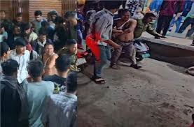 MP : राजगढ़ में पटवारी ने नहाते हुए लड़की का वीडियो बनाया, बाथरूम की जाली से किया रिकॉर्ड, भीड़ ने जमकर पीटा