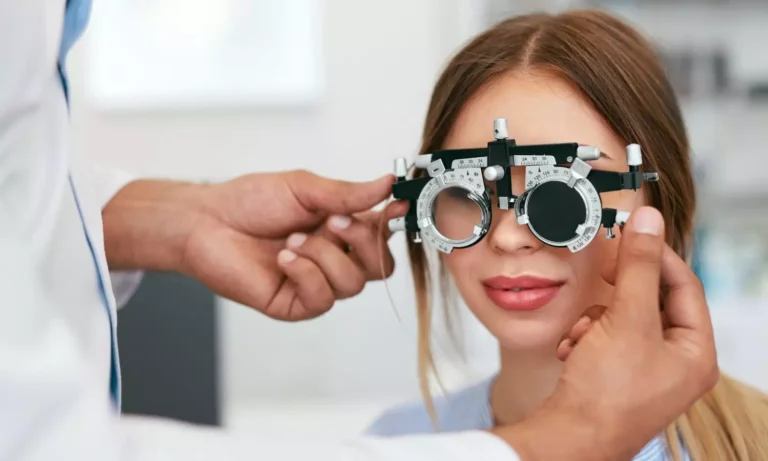 Helth : महिलाओं की आंखें मांगती हैं हर उम्र में खास देखभाल, जानें आई केयर टिप्स