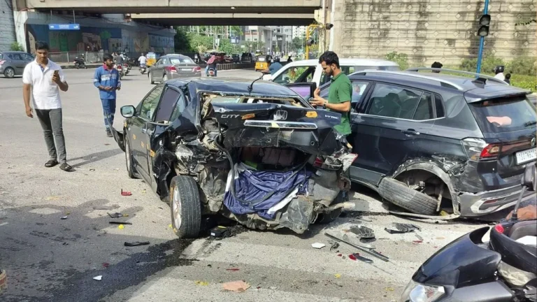Hyderabad news : हैदराबाद में नशे में धुत हो कर कार चालक ने कई बाइक सवारों को कुचला, 4 लोग गंभीर इज्जा के रूप से घायल