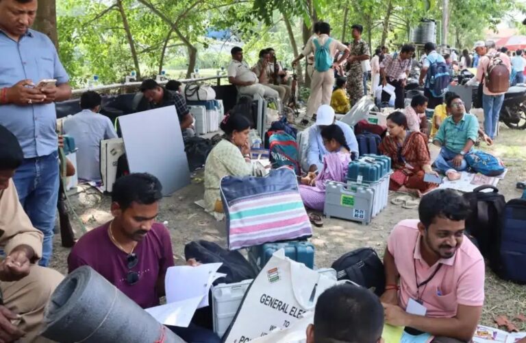 NATIONAL : पश्चिम बंगाल और तमिलनाडु में मतदान आज; 5501 उम्मीदवारों की किस्मत दांव पर; सुरक्षा के खास इंतजाम