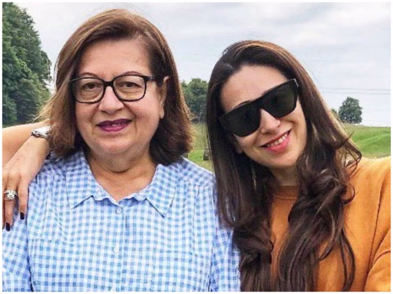 Bollywood : मां बबीता को याद कर इमोशनल हुईं करिश्मा कपूर बोलीं- ‘मैं जो भी हूं, उनकी वजह से हूं’