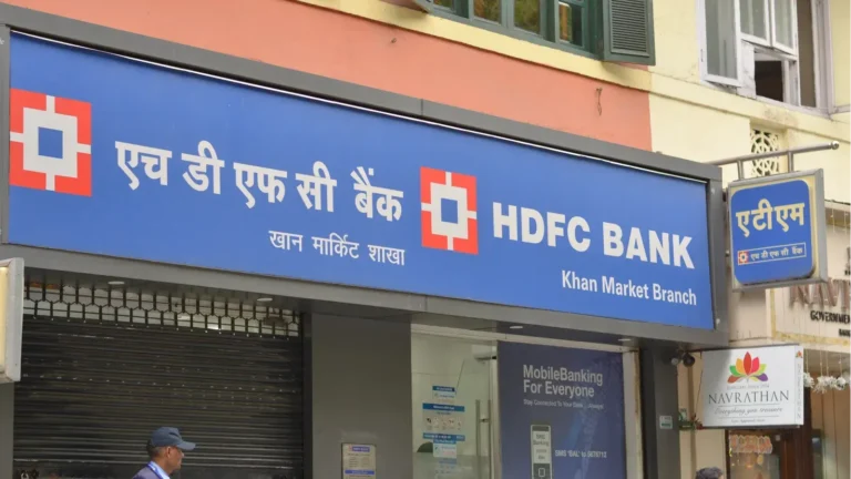 Business : इंक्रीमेंट पर रोक, एम्पलॉई स्टॉक ऑप्शंस भी कैंसिल; HDFC बैंक ने 12 अधिकारियों के खिलाफ लिया तगड़ा एक्शन