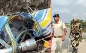 NATIONAL : संदेशखाली में फायरिंग, पुलिस अधिकारी और CRPF जवान घायल, बम बरामद