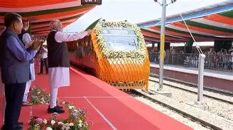 NATIONAL : हाइड्रोजन ट्रेन के साथ भारत की नई उड़ान, PM मोदी ने दिखाई हरी झंडी; दुनिया के चुनिंदा देशों में शामिल हुआ भारत