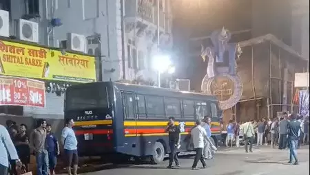 NATIONAL : मुंबई में 22 फीट ऊंची गणेश प्रतिमा गिरी, 2 मौतें, पांच लोग घायल; पंडाल में ला रहे थे, 50 मीटर पहले हादसा