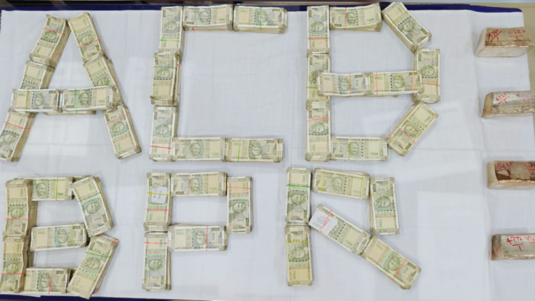 NATIONAL : भ्रष्टाचार के ‘कुबेर’ पर कस गया शिकंजा, भुसावर JEN गोविन्द प्रसाद के ठिकाने से जमीनों का अंबार, नोटों की गड्डियां और चांदी की सिल्लियां जब्त