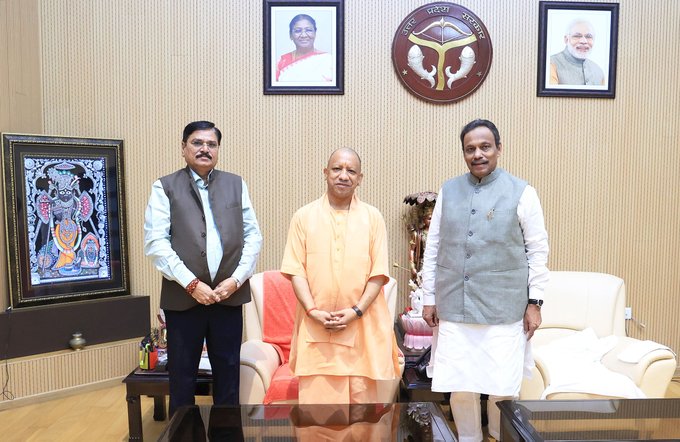 NATIONAL : लखनऊ में CM योगी से मिले विनोद तावड़े, जगदीश पटेल भी रहे मौजूद