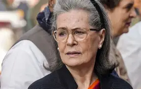 NATIONAL : सोनिया गांधी की किताब नहीं छापेगा पेंगुइन, कुछ हिस्से हटाने को कहा, लेखिका नहीं हुईं राजी