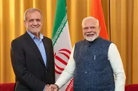 NATIONAL : पीएम मोदी ने थामा ईरानी राष्ट्रपति का हाथ, पुतिन-रामाफोसा दिखे साथ; तस्वीर में नजर आई गर्मजोशी