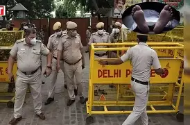 NATIONAL : एयर इंडिया के पायलट की दिल्ली के होटल में संदिग्ध मौत, लेओवर के दौरान रुके थे, जांच शुरू
