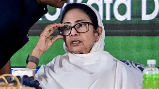 NATIONAL : क्या ममता ने बहाना किया था, पैर फ्रैक्चर था ही नहीं? मेडिकल रिकॉर्ड लीक होने से मचा बवाल, पूर्व CM ने अस्पताल को भेजा नोटिस